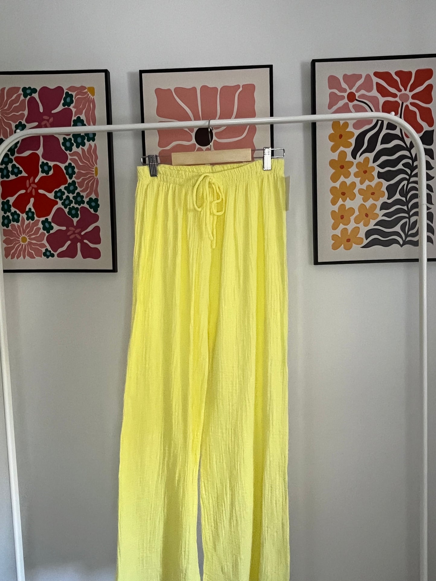 Broek mousseline geel